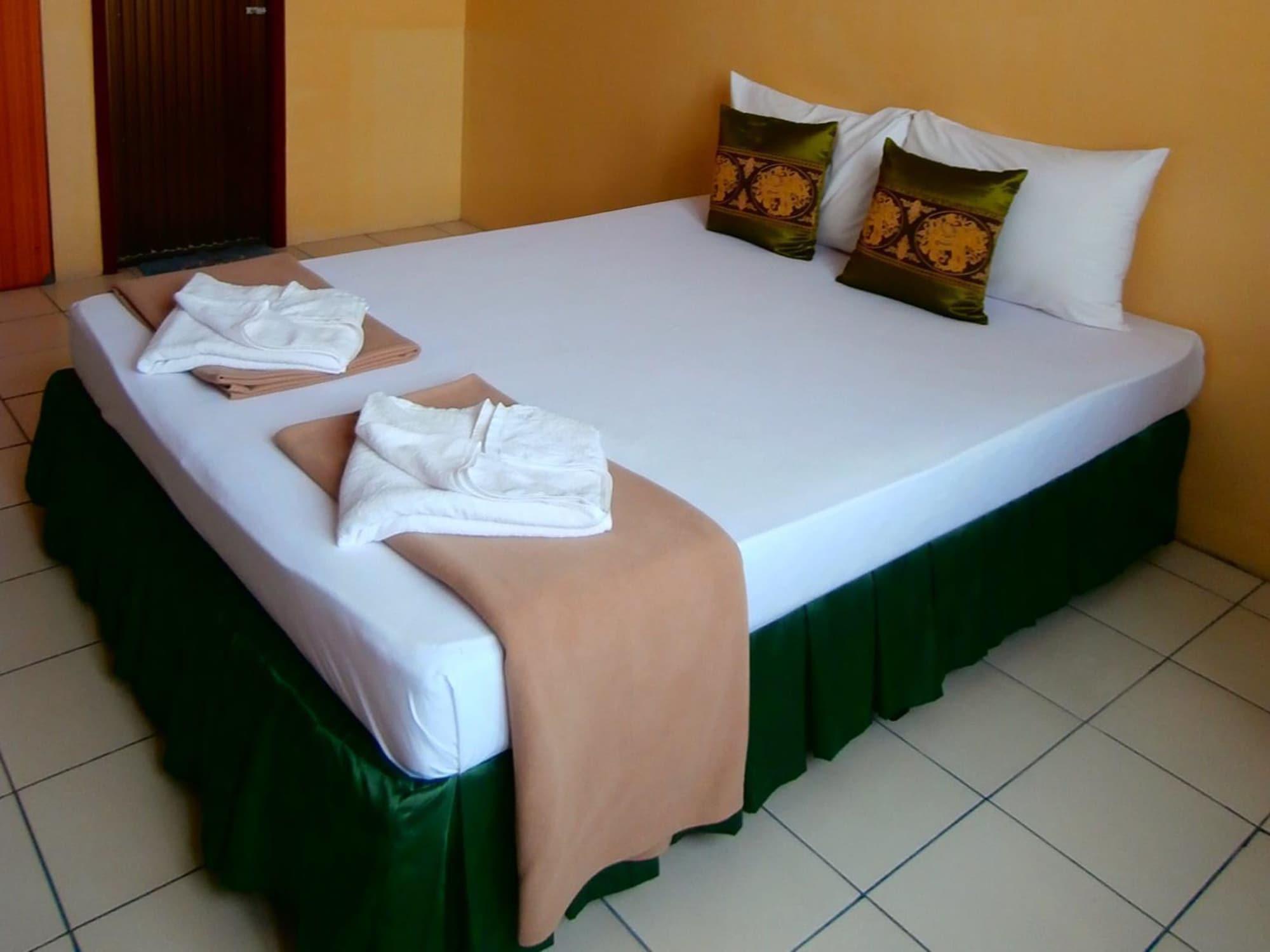 Seabreeze Mansion Otel Phuket Dış mekan fotoğraf